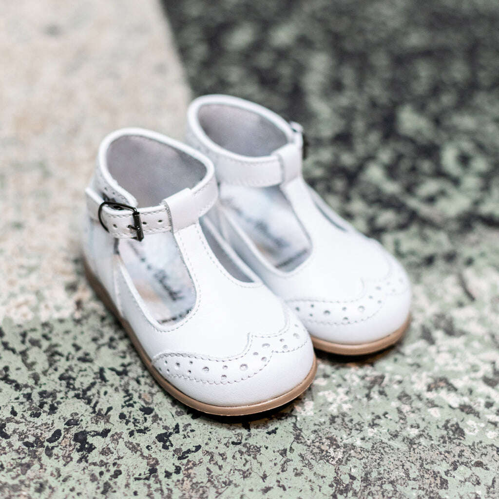 Chaussures - premiers pas blanches en cuir
