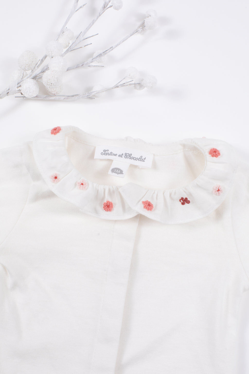 Body - Mother-of-pearl Ruffled collar Embroidered