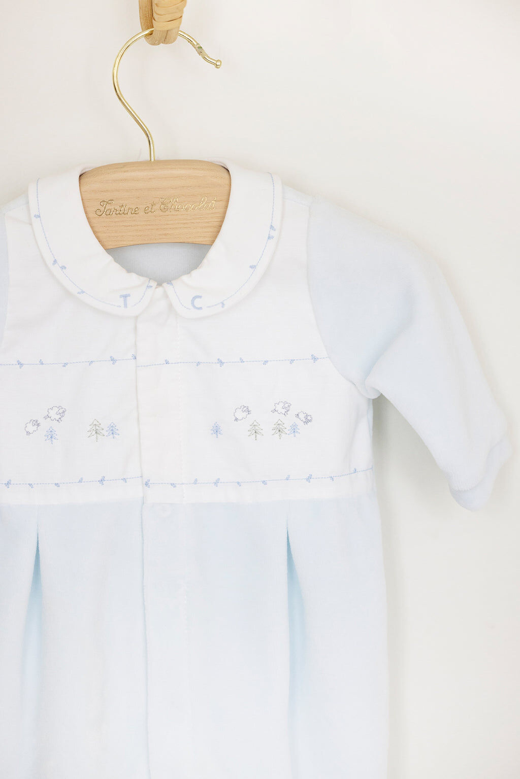Pyjama's - Licht blauw Velours kistplaat Geborduurd